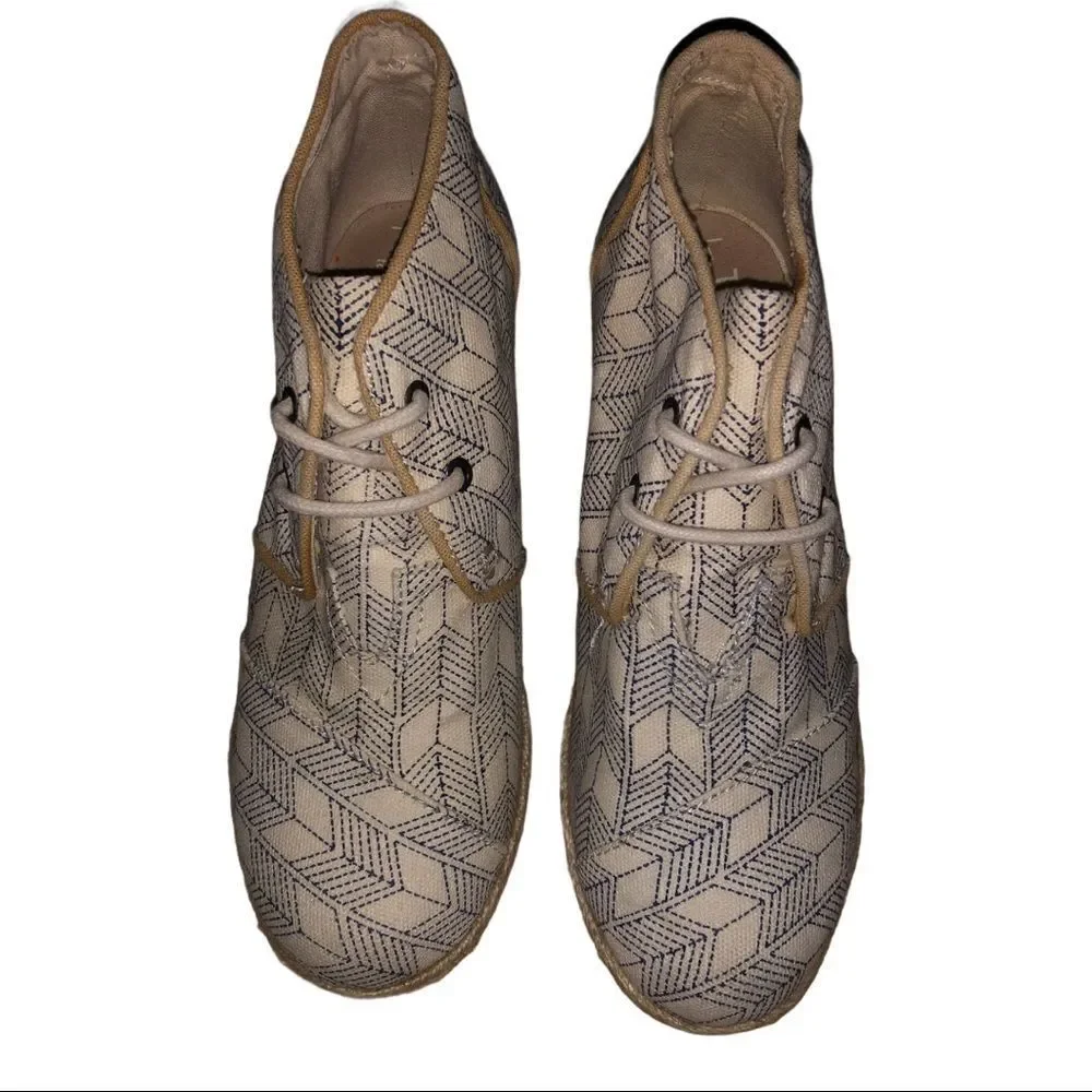 TOMS Lace-Up Shoe Whisper Canvas
